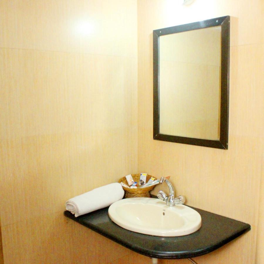 Hotel Manik Moti Лонавала Екстериор снимка