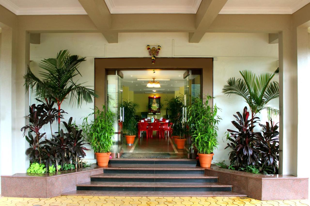Hotel Manik Moti Лонавала Екстериор снимка