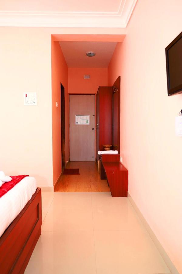 Hotel Manik Moti Лонавала Екстериор снимка